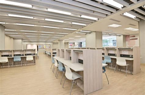 男人戴錶 屏山圖書館自修室幾樓